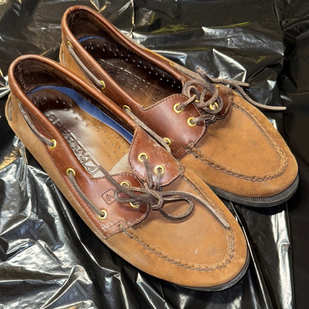 Sperry Brown Leather Boat Shoes with Moccasin Stitching